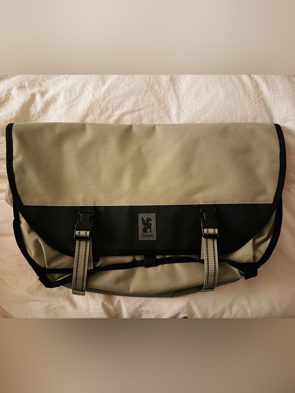 Chrome Industries 24L “Citizen Messenger Bag” in Sage